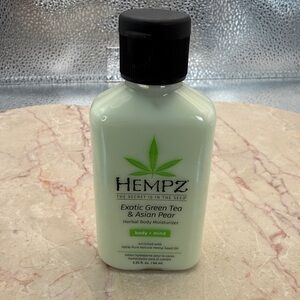 Hempz Exotic Green Tea & Asian Pear Herbal Body Moisturizer - Light Green